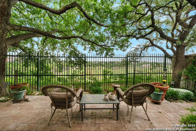 Listing photo id 30 for 41 Longsford