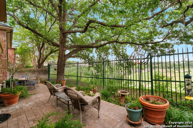 Listing photo id 31 for 41 Longsford