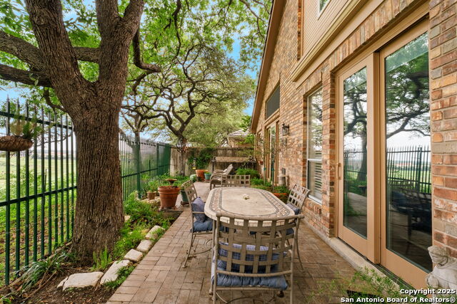 Listing photo id 32 for 41 Longsford
