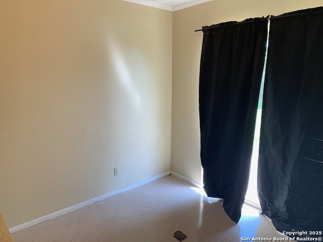 Listing photo id 3 for 402 Michelle