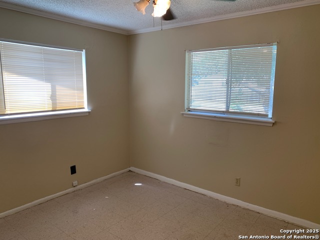 Listing photo id 6 for 402 Michelle