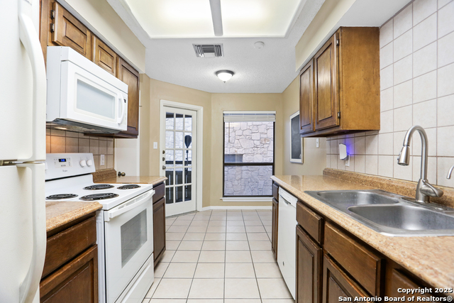 Image 10 of 19 For 7738 Chambers Rd  1203