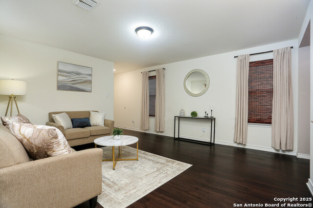 Listing photo id 3 for 3027 Mission Gate