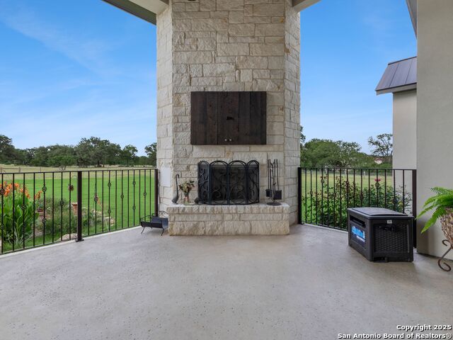 Listing photo id 30 for 16 Taylor Ridge