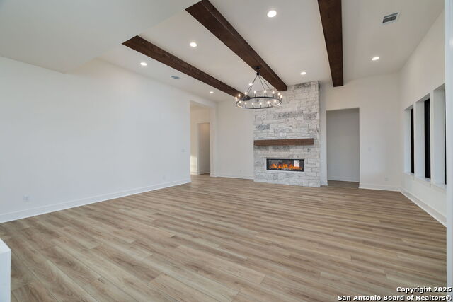 Listing photo id 8 for 623 Oak Creek