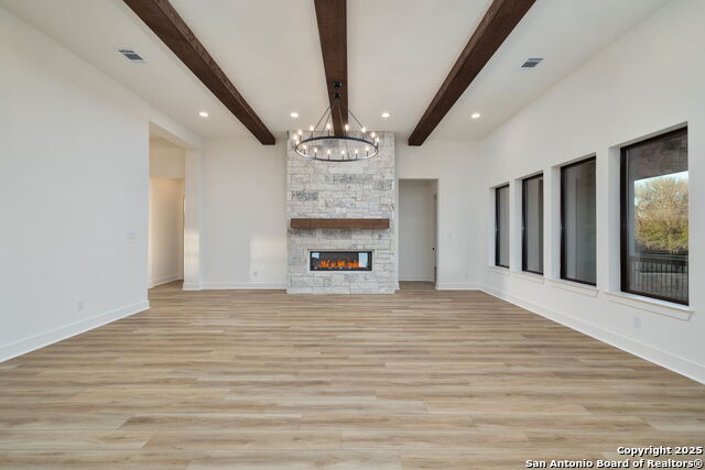 Listing photo id 9 for 623 Oak Creek
