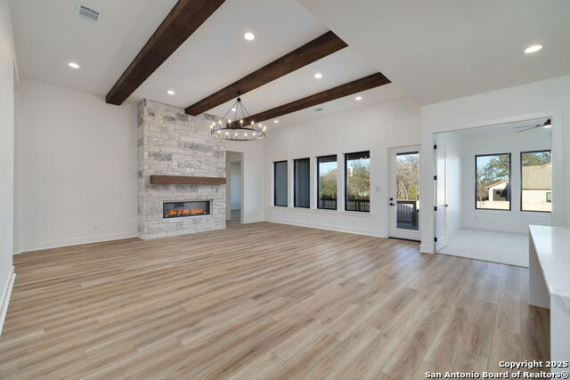 Listing photo id 10 for 623 Oak Creek