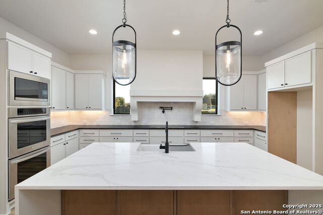 Listing photo id 16 for 623 Oak Creek