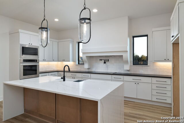 Listing photo id 17 for 623 Oak Creek