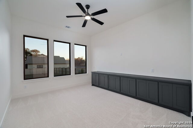Listing photo id 20 for 623 Oak Creek