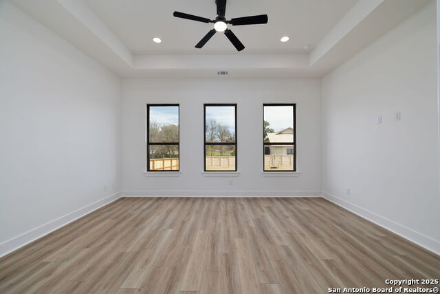 Listing photo id 25 for 623 Oak Creek