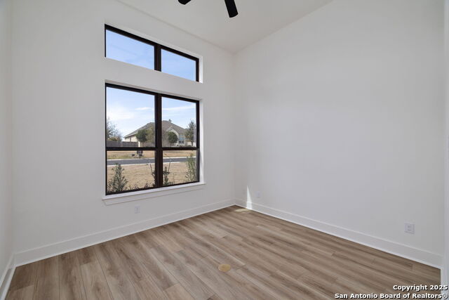 Listing photo id 32 for 623 Oak Creek