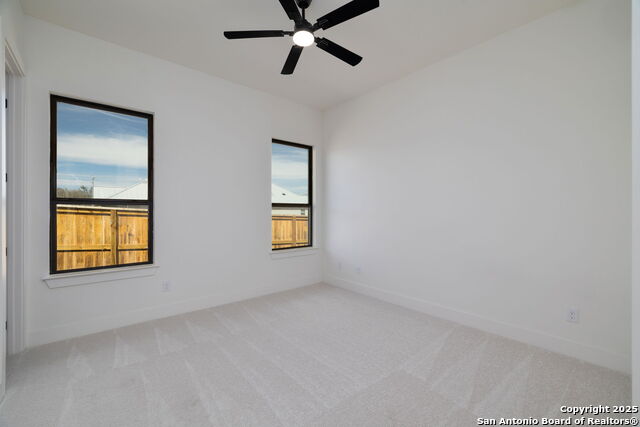 Listing photo id 34 for 623 Oak Creek