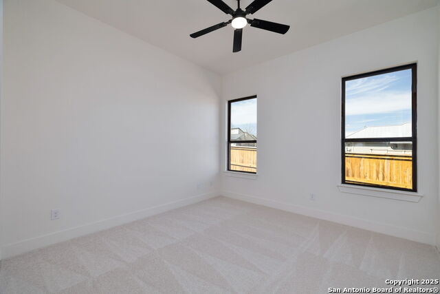 Listing photo id 36 for 623 Oak Creek