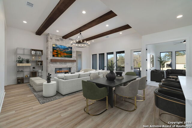 Listing photo id 2 for 623 Oak Creek