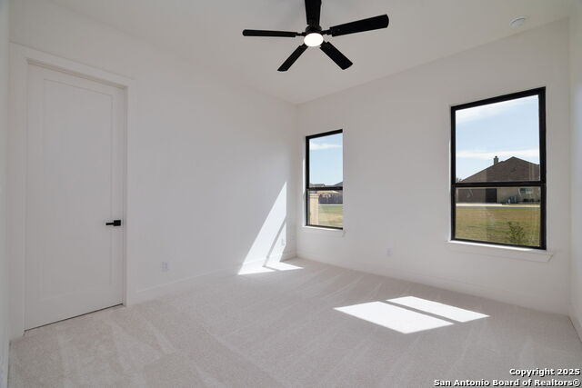 Listing photo id 39 for 623 Oak Creek