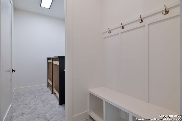 Listing photo id 41 for 623 Oak Creek