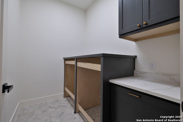 Listing photo id 42 for 623 Oak Creek