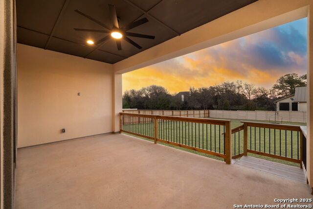 Listing photo id 43 for 623 Oak Creek
