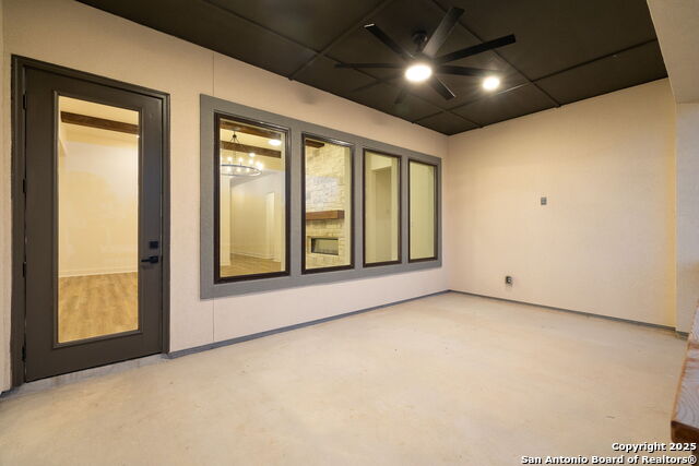 Listing photo id 44 for 623 Oak Creek
