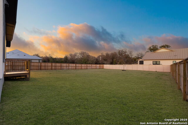 Listing photo id 46 for 623 Oak Creek