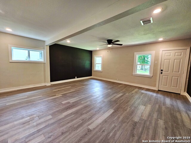 Image 14 of 40 For 958 Humphreys E