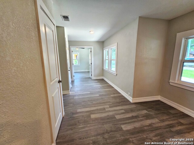 Image 20 of 40 For 958 Humphreys E