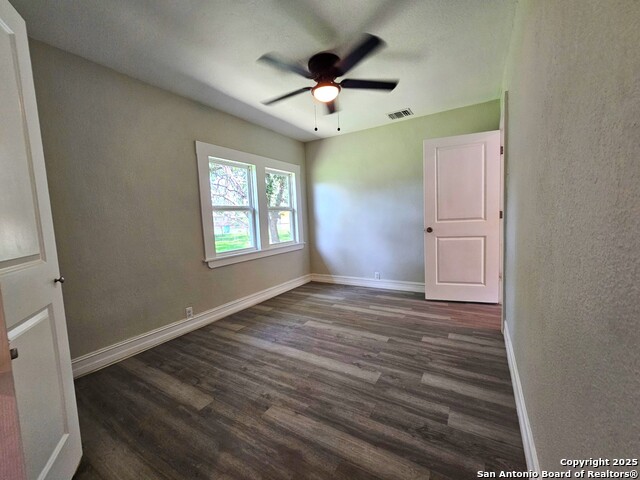 Image 32 of 40 For 958 Humphreys E