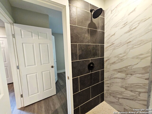 Image 35 of 40 For 958 Humphreys E
