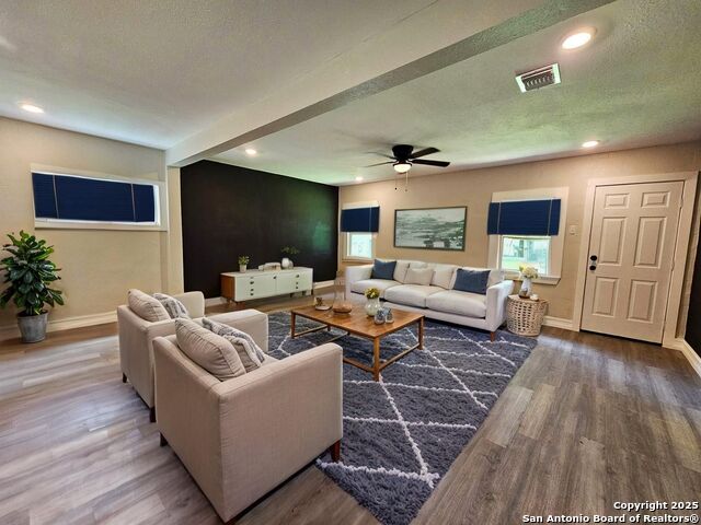 Image 5 of 40 For 958 Humphreys E