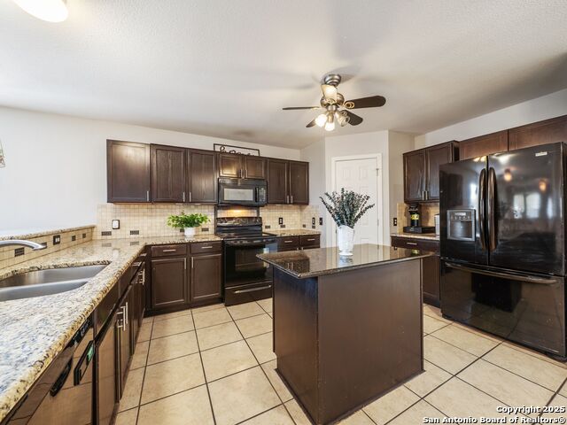 Listing photo id 11 for 3842 Fiesta Trail