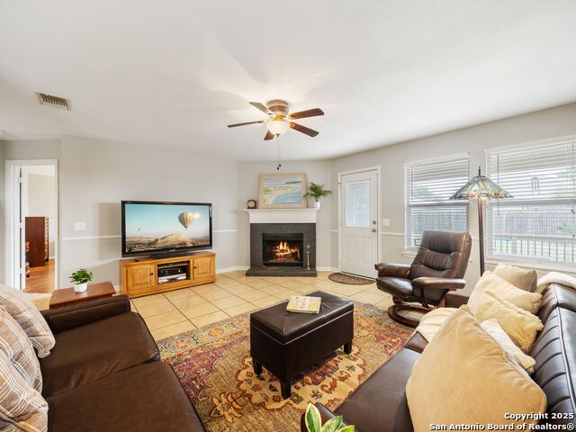 Listing photo id 5 for 3842 Fiesta Trail