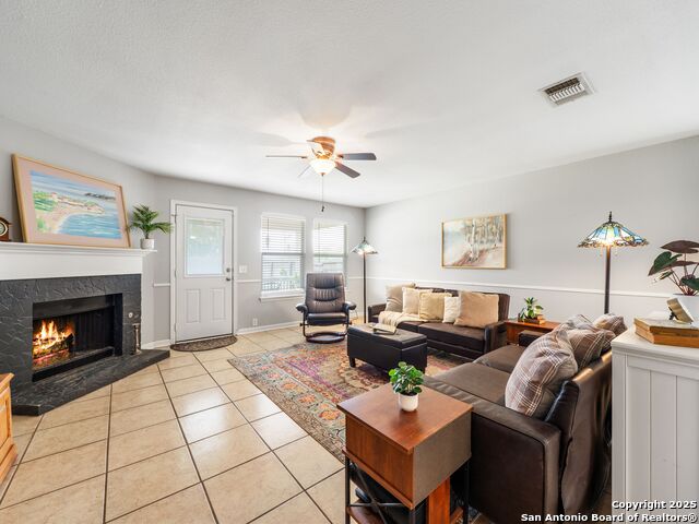 Listing photo id 6 for 3842 Fiesta Trail