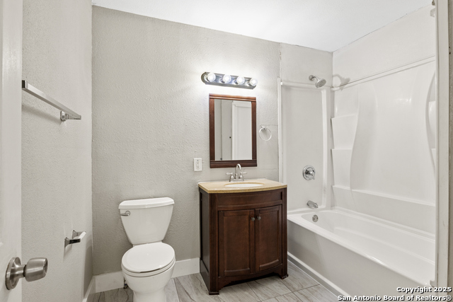 Image 14 of 31 For 323 Roseborough