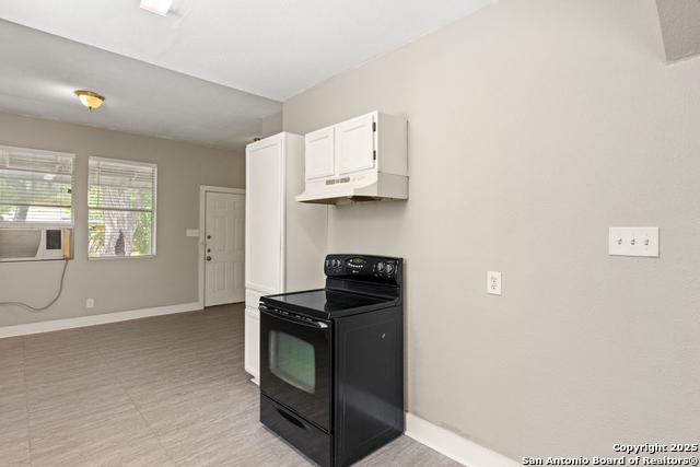 Image 16 of 31 For 323 Roseborough