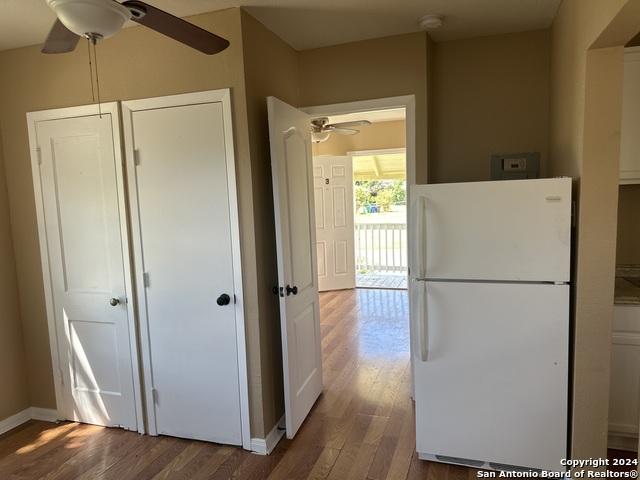 Listing photo id 9 for 2456 Cincinnati