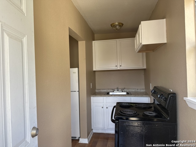 Listing photo id 10 for 2456 Cincinnati