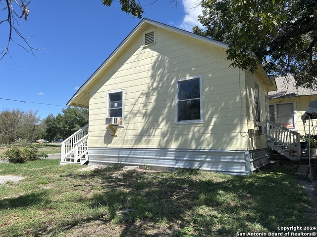 Listing photo id 11 for 2456 Cincinnati