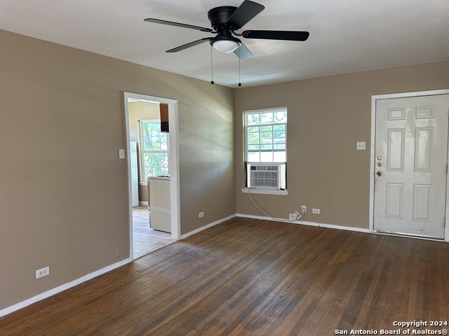 Listing photo id 14 for 2456 Cincinnati