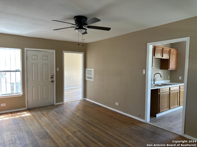Listing photo id 15 for 2456 Cincinnati