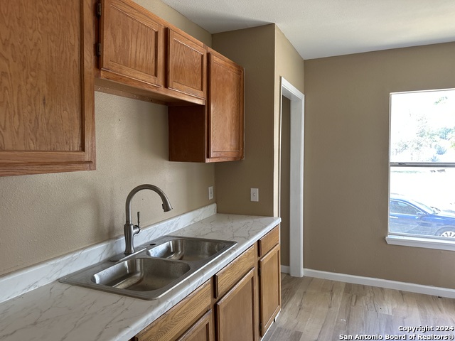 Listing photo id 16 for 2456 Cincinnati