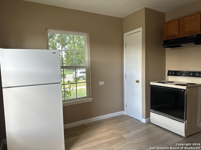 Listing photo id 17 for 2456 Cincinnati
