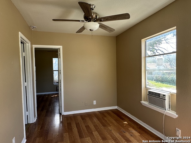 Listing photo id 4 for 2456 Cincinnati