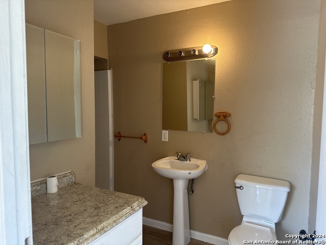 Listing photo id 6 for 2456 Cincinnati