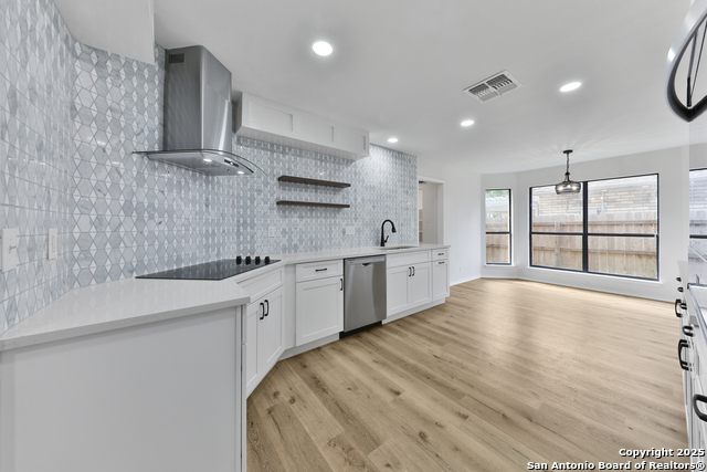 Listing photo id 2 for 16415 Old Stable