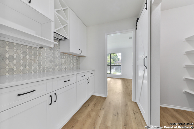 Listing photo id 7 for 16415 Old Stable