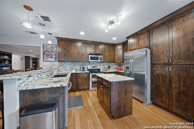 Image 14 of 39 For 131 Larchmont