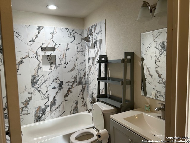 Image 17 of 28 For 2638 Lombrano