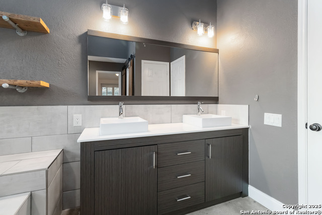 Image 14 of 18 For 942 Lightstone