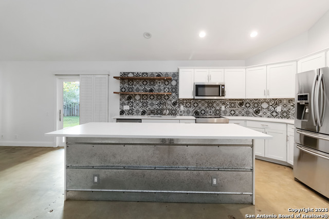 Image 2 of 18 For 942 Lightstone